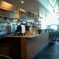 9/25/2012にLangston M.がVincent&amp;#39;s Pizzaで撮った写真