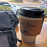 รูปภาพถ่ายที่ Oak Lawn Coffee โดย Jason B. เมื่อ 9/21/2017
