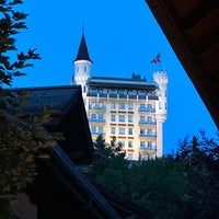 Foto diambil di Gstaad Palace Hotel oleh MiMi🇸🇦 pada 8/7/2023