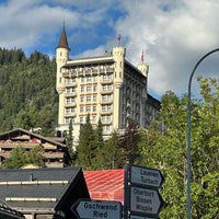 Das Foto wurde bei Gstaad Palace Hotel von MiMi🇸🇦 am 8/7/2023 aufgenommen