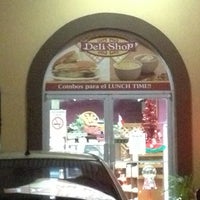 รูปภาพถ่ายที่ Deli Shop โดย Patricia Q. เมื่อ 12/8/2012