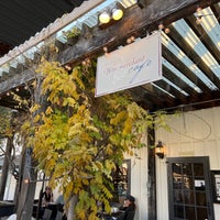 Das Foto wurde bei Los Olivos Wine Merchant Cafe von Kin D. am 1/8/2022 aufgenommen