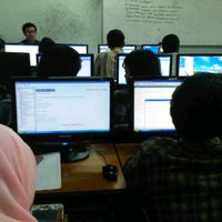 Photo taken at Informatics Laboratory of Gunadarma University by Aakhwan on 10/25/2012