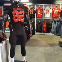 cleveland browns team shop locations