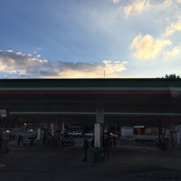 Photo taken at Gasolinera México Toluca by Eduardo V. on 10/29/2016
