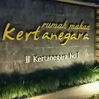 รูปภาพถ่ายที่ Rumah Makan Kertanegara โดย Elke D. เมื่อ 10/14/2016