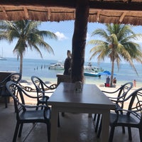 Foto tirada no(a) Pelícanos Restaurant &amp;amp; Marina por Mayra C. em 4/26/2018