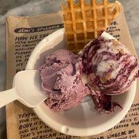 Das Foto wurde bei Jeni&amp;#39;s Splendid Ice Creams von Christina am 11/6/2023 aufgenommen