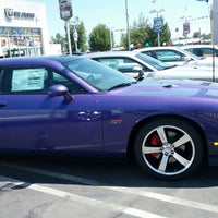 รูปภาพถ่ายที่ Van Nuys Chrysler Dodge Jeep Ram โดย Corey P. เมื่อ 8/12/2013