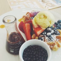 Photo taken at Max Brenner by Spakeeva on 4/1/2015