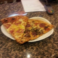 10/7/2012にJon F.がIrving Pizzaで撮った写真