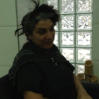 Foto scattata a Zeus Hair Stylist da Henrique I. il 12/5/2012