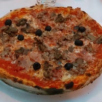 Foto diambil di Pizzeria Ristorante Itaca oleh Andrea G. pada 1/18/2014