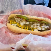 Das Foto wurde bei Steve&amp;#39;s Hot Dogs &amp;amp; Burgers von Keren G. am 8/18/2023 aufgenommen