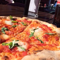 11/4/2013 tarihinde Asiziyaretçi tarafından Firetrail Pizza'de çekilen fotoğraf