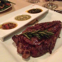 Das Foto wurde bei Ushuaia Argentinean Steakhouse von Zozo am 2/11/2013 aufgenommen