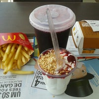 Photo taken at McDonald&amp;#39;s by Daiane Cristina R. on 4/1/2013