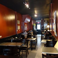 Foto tomada en Cafe Edna  por Project Latte: a NYC cafe culture guide el 8/1/2013