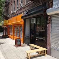 7/15/2013 tarihinde Project Latte: a NYC cafe culture guideziyaretçi tarafından Strangeways'de çekilen fotoğraf