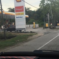 Foto scattata a Shell Jalan Peserai da Kayangan il 1/30/2017