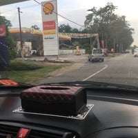 Foto scattata a Shell Jalan Peserai da Kayangan il 5/9/2017