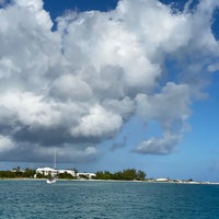 รูปภาพถ่ายที่ Blue Haven Resort &amp;amp; Marina โดย Conor M. เมื่อ 1/23/2022