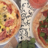 Foto diambil di La Bella Vita oleh Julieta R. pada 8/13/2018