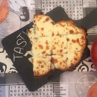 Foto diambil di La Bella Vita oleh Julieta R. pada 8/13/2018