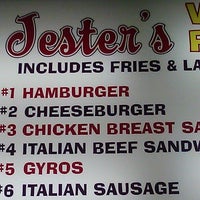Foto diambil di Jester&amp;#39;s Fast Food oleh Elvira G. pada 4/6/2013
