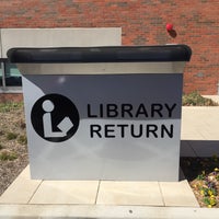 Foto tirada no(a) Longwood Public Library por 👑Mo B. em 4/13/2016