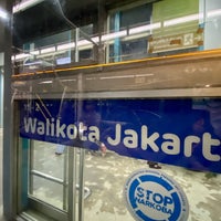 Photo taken at Halte TransJakarta Walikota Jakarta Timur by Dimas Fiancheto on 6/23/2023