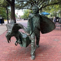 Photo taken at Edgar Allan Poe Statue by Cherris W. on 9/28/2022