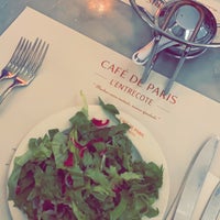 Photo taken at Café de París, L&amp;#39; Entrecot by Yaser A. on 9/10/2021