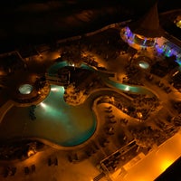 รูปภาพถ่ายที่ Holiday Inn Resort Pensacola Beach โดย J C. เมื่อ 5/21/2020
