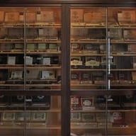 5/3/2013에 PCB Cigars w.님이 PCB Cigars에서 찍은 사진