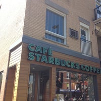 Foto tirada no(a) Starbucks por E B. em 6/15/2013