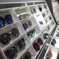 Sunglass & vision world one utama Outlet