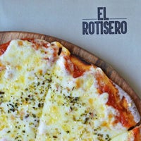 รูปภาพถ่ายที่ El Rotisero โดย El Rotisero เมื่อ 5/23/2016