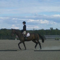 Foto diambil di UGA Equestrian Farm oleh Lily S. pada 9/14/2012