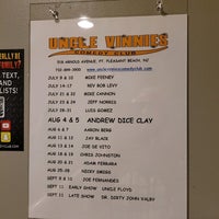 Foto tomada en Uncle Vinnie&amp;#39;s Comedy Club  por Michael L. el 7/11/2021