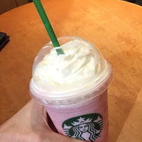 Photo taken at Starbucks by Evandro M. on 10/11/2016