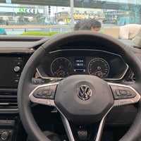 Photo taken at Volkswagen 東名横浜 by s y. on 3/28/2020