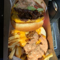 Photo taken at In-N-Out Burger by Erik R. on 6/21/2022