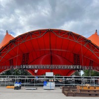 รูปภาพถ่ายที่ Roskilde Festival โดย Anders J. เมื่อ 6/22/2022