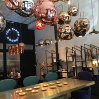 Das Foto wurde bei Tom Dixon Showroom von Nir T. am 5/25/2016 aufgenommen