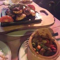 Das Foto wurde bei Sır Evi Restaurant von 💑 Selin K. am 11/20/2017 aufgenommen