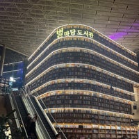 Foto scattata a Swatch Seoul Starfield Coex Mall da Ahmed il 9/18/2022