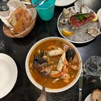 Foto diambil di Sotto Mare Oysteria &amp;amp; Seafood Restaurant oleh Sathya B. pada 6/30/2023