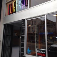 Photo prise au Eureka! Cafe at 451 Castro Street par Ben D. le10/24/2013