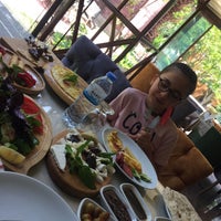 Photo prise au Konak Cafe Resturant par Hayriye T. le6/18/2020